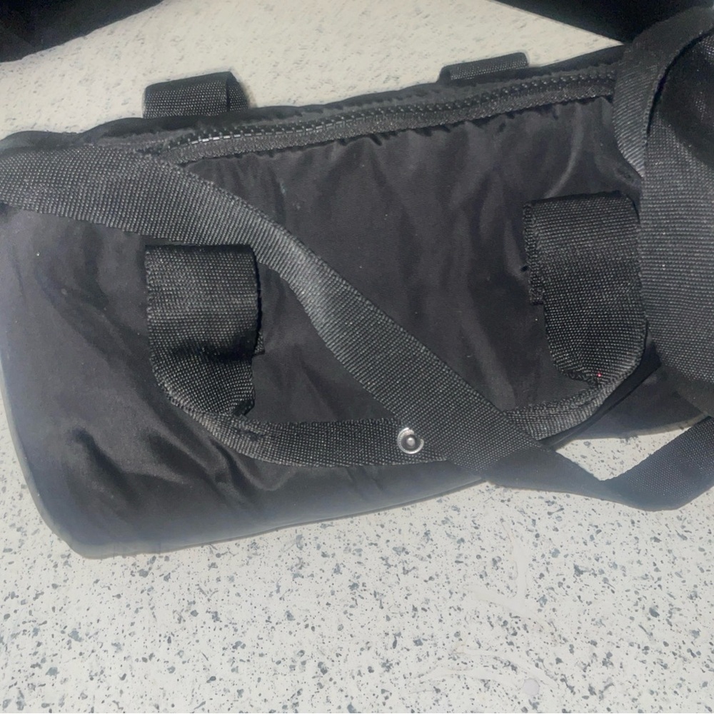 Stylish Reebok gym bag - Picture 3 of 16